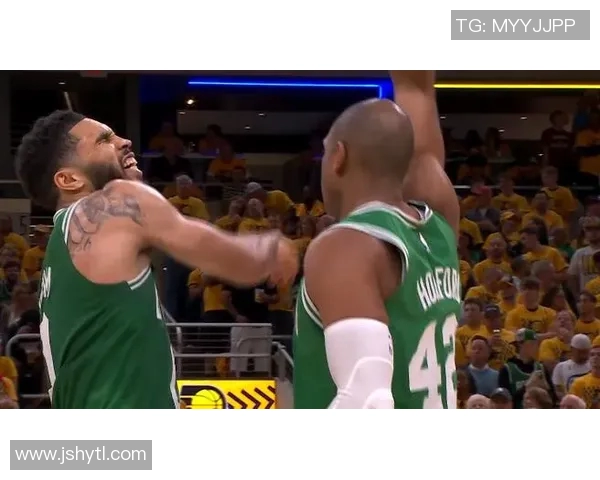 塔图姆突破背传 霍福德底角三分一箭穿心